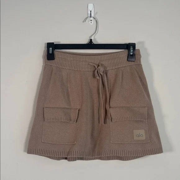 ALO Yoga Scholar Knit Cargo Skirt in Gravel - S is available for